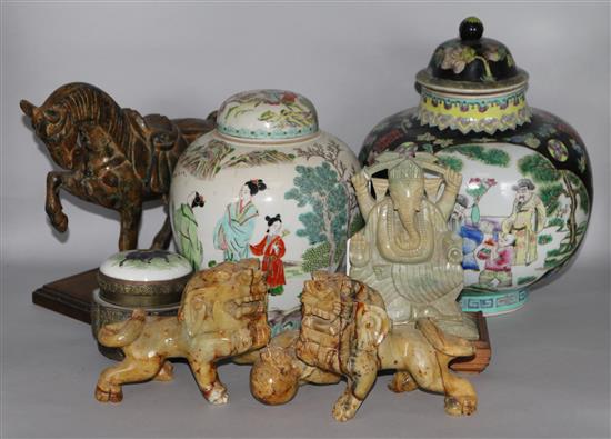 Assorted Chinese soapstone carvings and other ornamental items